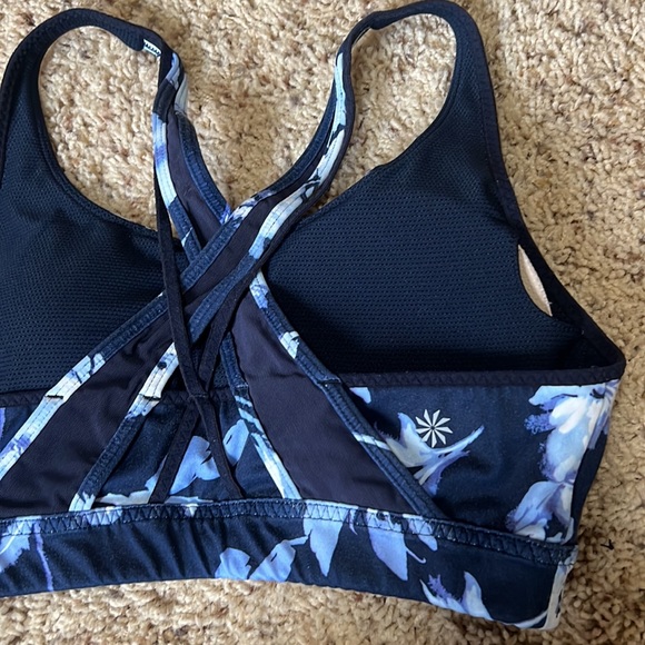 Hardly worn Athleta floral strappy sports bra in blue - size small! - Picture 3 of 6